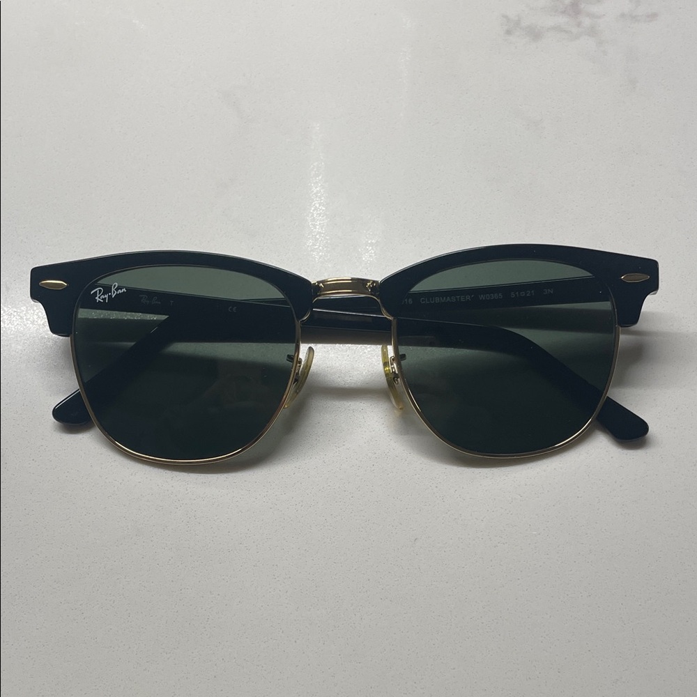 Ray-Ban Clubmaster Classic Black Sunglasses with Leather Case